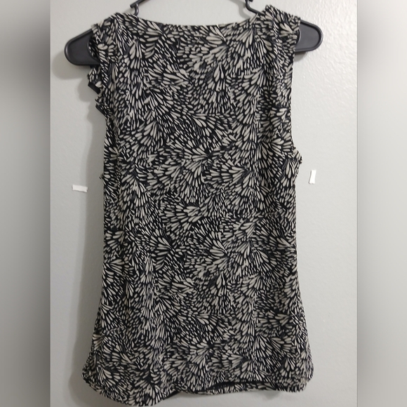 Elle Black and White Ruched Ruffled Sleeveless Blouse - Picture 4 of 6